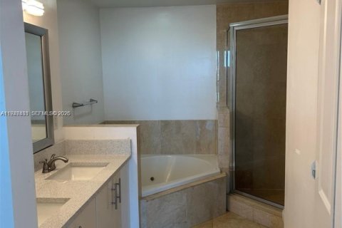 Condo in North Bay Village, Florida, 2 bedrooms  № 2003393 - photo 10