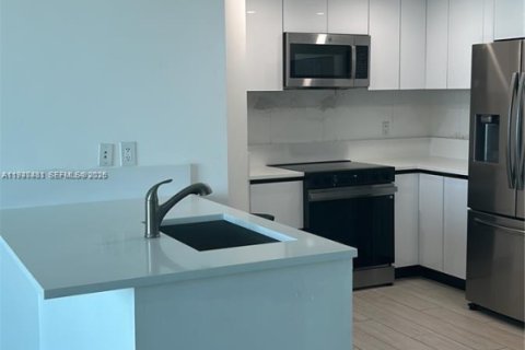 Condo in North Bay Village, Florida, 2 bedrooms  № 2003393 - photo 7