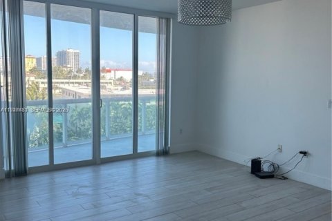 Condo in North Bay Village, Florida, 2 bedrooms  № 2003393 - photo 2