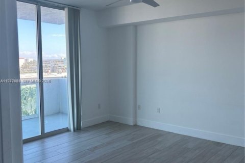 Condo in North Bay Village, Florida, 2 bedrooms  № 2003393