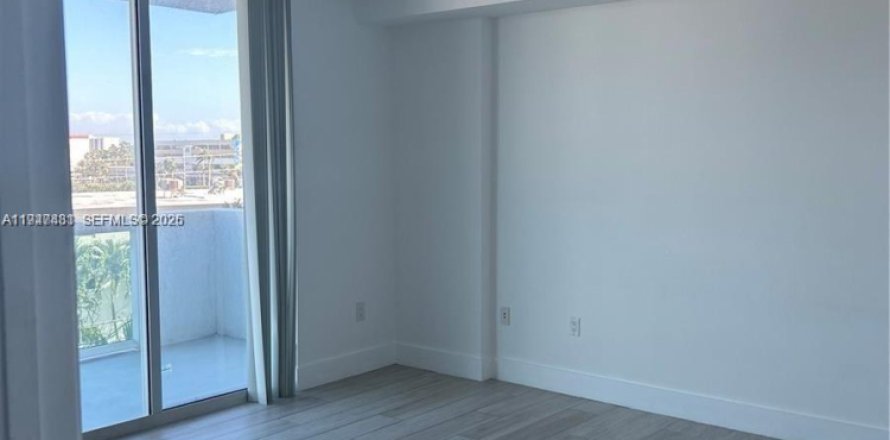 Condo in North Bay Village, Florida, 2 bedrooms  № 2003393