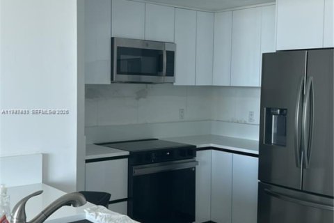 Condo in North Bay Village, Florida, 2 bedrooms  № 2003393 - photo 6