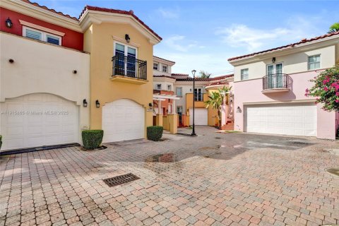Casa en venta en Aventura, Florida, 3 dormitorios, 185.8 m2 № 1970766 - foto 6