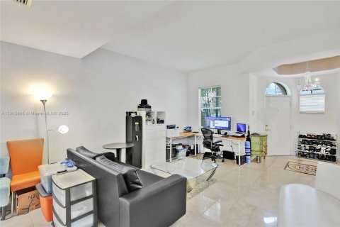Casa en venta en Aventura, Florida, 3 dormitorios, 185.8 m2 № 1970766 - foto 3