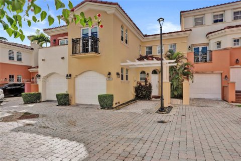 Casa en venta en Aventura, Florida, 3 dormitorios, 185.8 m2 № 1970766 - foto 9