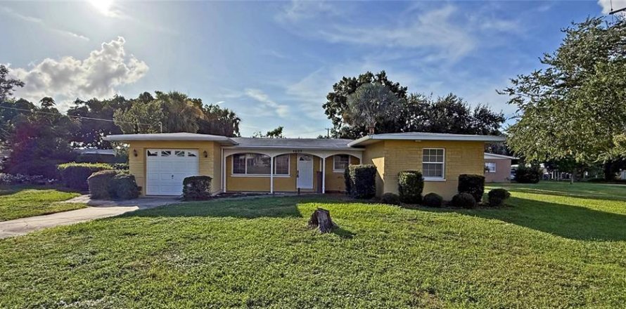 Villa ou maison à Tampa, Floride 4 chambres, 133.59 m2 № 1808658