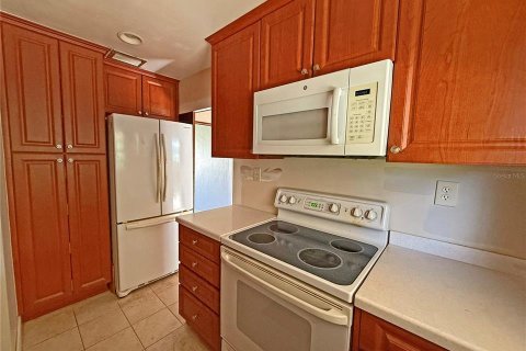 Casa en alquiler en Tampa, Florida, 4 dormitorios, 133.59 m2 № 1808658 - foto 9