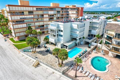 Condo in Redington Beach, Florida, 4 bedrooms № 2108968