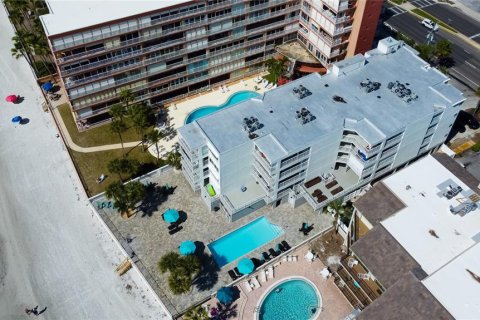 Condominio en venta en Redington Beach, Florida, 4 dormitorios, 170.48 m2 № 2108968 - foto 13
