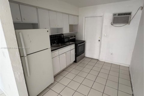 Villa ou maison à louer à Miami, Floride: 2 chambres, 262.36 m2 № 1741876 - photo 3