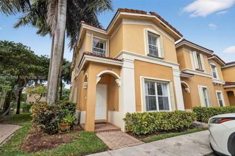 Touwnhouse à vendre à Miramar, Floride: 3 chambres, 137.5 m2 № 2004220 - photo 1