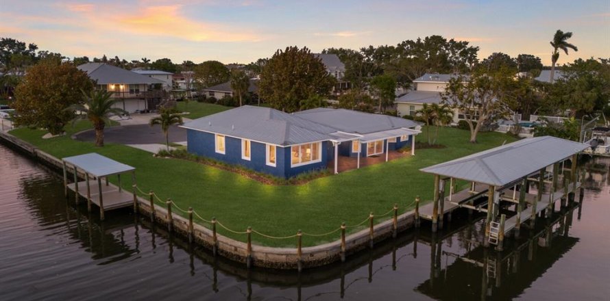 House in Palmetto, Florida 3 bedrooms, 214.23 sq.m. № 1648752