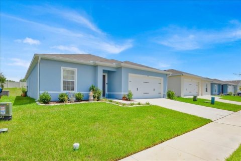 House in Haines City, Florida 4 bedrooms, 158.21 sq.m. № 1781361 - photo 3