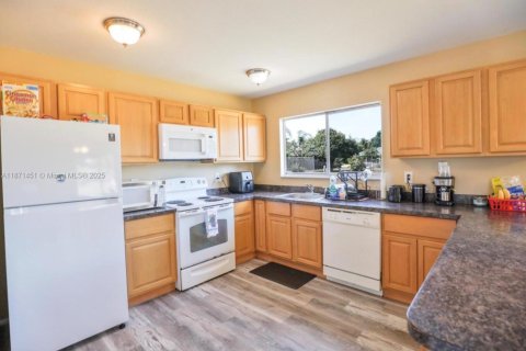 Купить виллу или дом в Порт-Сент-Луси, Флорида 3 спальни, 109.25м2, № 1927076 - фото 7