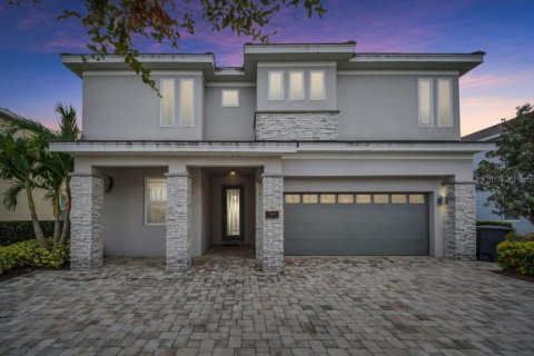 House in Kissimmee, Florida 8 bedrooms, 336.12 sq.m. № 2367251