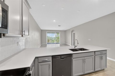 Condo in Davenport, Florida, 3 bedrooms № 2209469 - photo 9