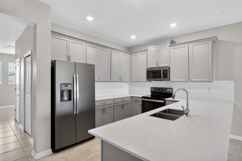 Condo in Davenport, Florida, 3 bedrooms № 2209469 - photo 8