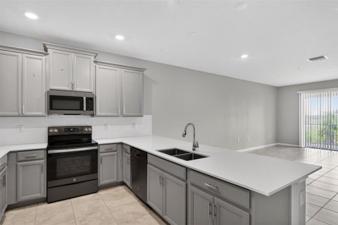 Condo in Davenport, Florida, 3 bedrooms № 2209469 - photo 10