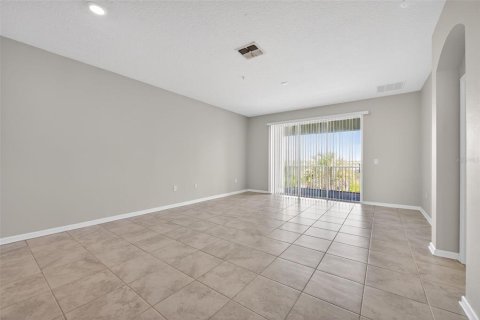 Condo in Davenport, Florida, 3 bedrooms № 2209469 - photo 11