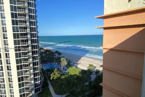 Copropriété à vendre à Sunny Isles Beach, Floride: 38.09 m2 № 1848984 - photo 16