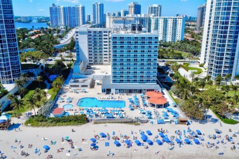 Copropriété à vendre à Sunny Isles Beach, Floride: 38.09 m2 № 1848984 - photo 25