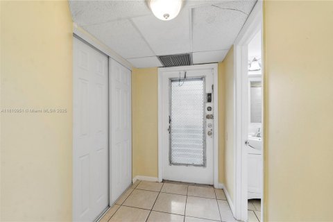 Condo in Tamarac, Florida, 2 bedrooms  № 1756547 - photo 6
