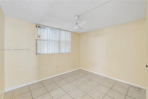 Condo in Tamarac, Florida, 2 bedrooms  № 1756547 - photo 7