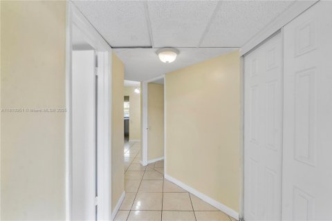 Condo in Tamarac, Florida, 2 bedrooms  № 1756547 - photo 19
