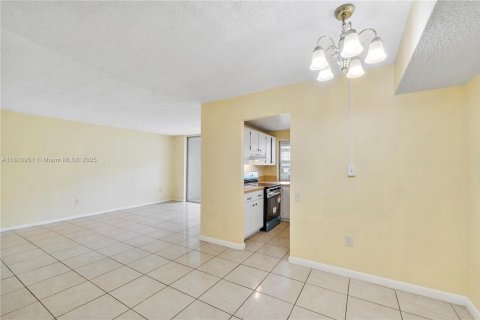 Condo in Tamarac, Florida, 2 bedrooms  № 1756547 - photo 13