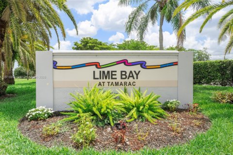 Condo in Tamarac, Florida, 2 bedrooms  № 1756547 - photo 1