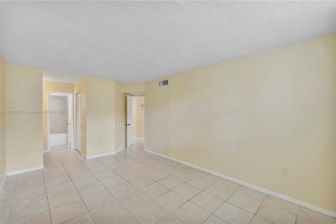 Condo in Tamarac, Florida, 2 bedrooms  № 1756547 - photo 20
