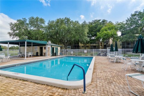 Condo in Tamarac, Florida, 2 bedrooms  № 1756547 - photo 28