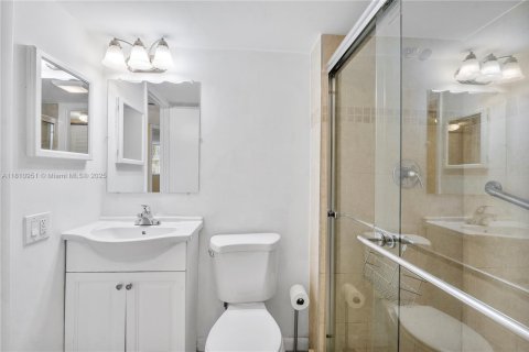 Condo in Tamarac, Florida, 2 bedrooms  № 1756547 - photo 23