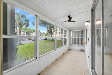 Condo in Tamarac, Florida, 2 bedrooms  № 1756547 - photo 17