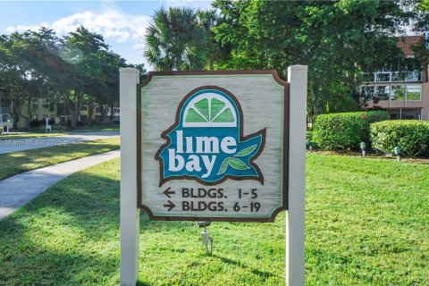 Condo in Tamarac, Florida, 2 bedrooms  № 1756547 - photo 2