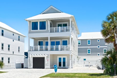 House in Panama City Beach, Florida 6 bedrooms, 407.84 sq.m. № 561240 - photo 1