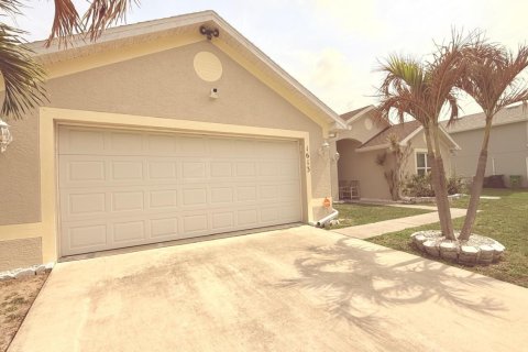 House in Port St. Lucie, Florida 4 bedrooms, 212.75 sq.m. № 2271269