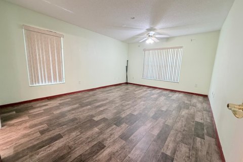 House in Port St. Lucie, Florida 4 bedrooms, 212.75 sq.m. № 2271269 - photo 22