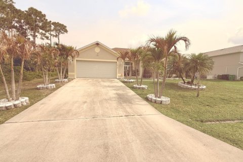House in Port St. Lucie, Florida 4 bedrooms, 212.75 sq.m. № 2271269 - photo 4
