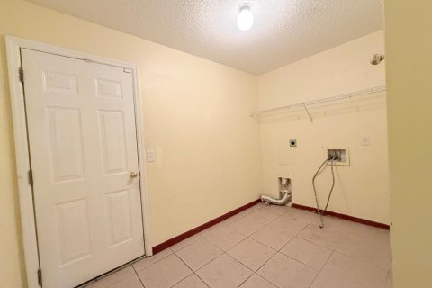 House in Port St. Lucie, Florida 4 bedrooms, 212.75 sq.m. № 2271269 - photo 21