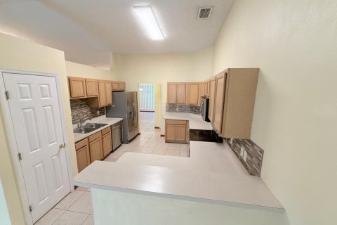 House in Port St. Lucie, Florida 4 bedrooms, 212.75 sq.m. № 2271269 - photo 18