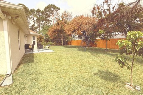 House in Port St. Lucie, Florida 4 bedrooms, 212.75 sq.m. № 2271269 - photo 6