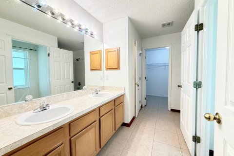 House in Port St. Lucie, Florida 4 bedrooms, 212.75 sq.m. № 2271269 - photo 24