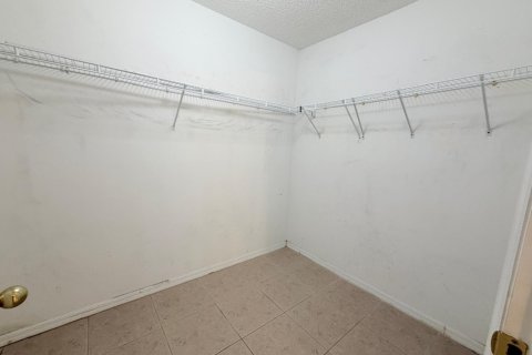 House in Port St. Lucie, Florida 4 bedrooms, 212.75 sq.m. № 2271269 - photo 28