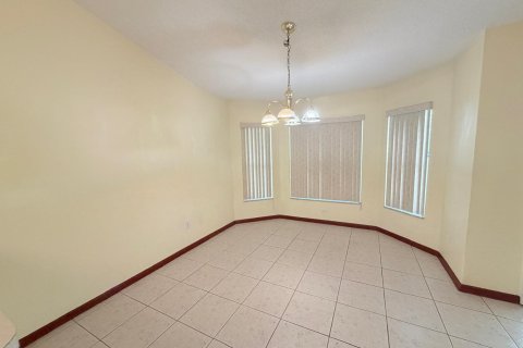 House in Port St. Lucie, Florida 4 bedrooms, 212.75 sq.m. № 2271269 - photo 17