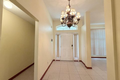 House in Port St. Lucie, Florida 4 bedrooms, 212.75 sq.m. № 2271269 - photo 10