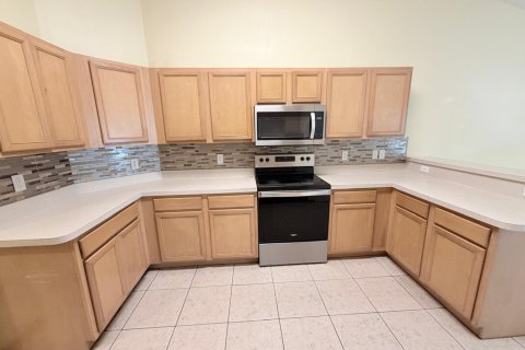 House in Port St. Lucie, Florida 4 bedrooms, 212.75 sq.m. № 2271269 - photo 16