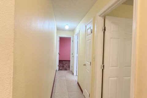 House in Port St. Lucie, Florida 4 bedrooms, 212.75 sq.m. № 2271269 - photo 30