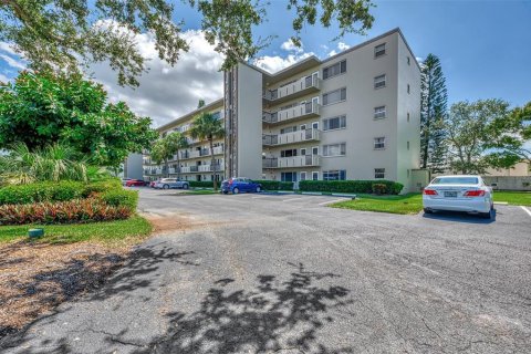 Condo in Bradenton, Florida, 2 bedrooms  № 2208260 - photo 3