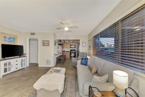 Condo in Bradenton, Florida, 2 bedrooms  № 2208260 - photo 12